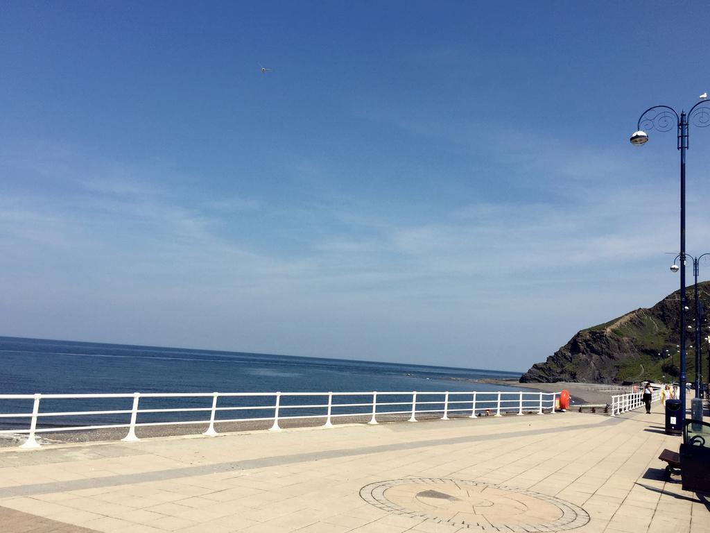 Cardigan Bay Self Catering Accommodation Aberystwyth Bagian luar foto